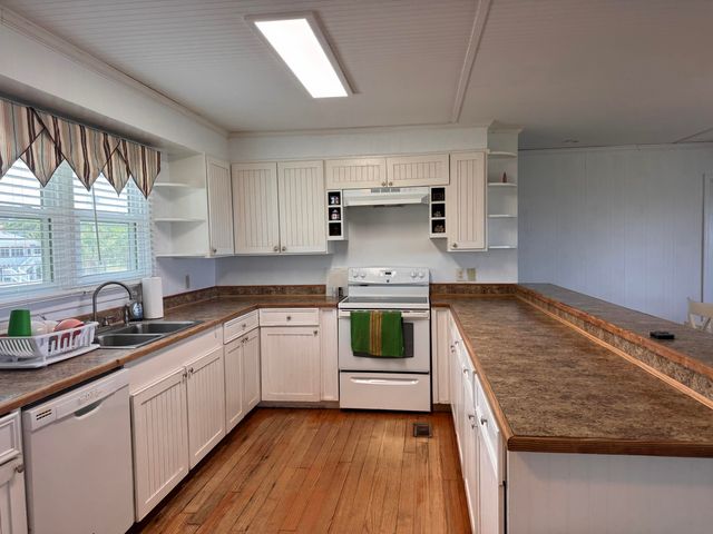 1904 Palmetto Boulevard, Edisto Island, SC 29438