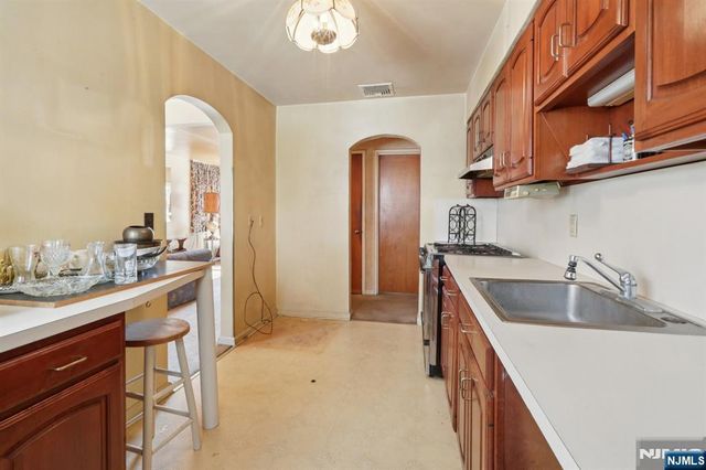 261 Idaho Street, Paramus, NJ 07652