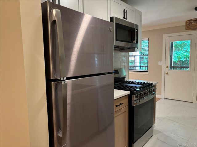 452 Somerset Drive F, Pearl River, NY 10965