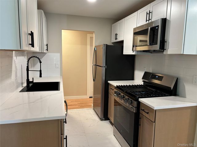 452 Somerset Drive F, Pearl River, NY 10965
