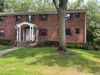 452 Somerset Drive F, Pearl River, NY 10965