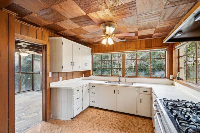 2000 Minott Street, Charleston, SC 29412