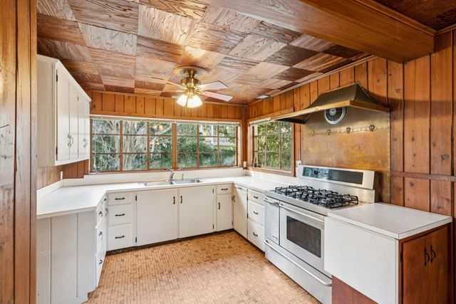 2000 Minott Street, Charleston, SC 29412