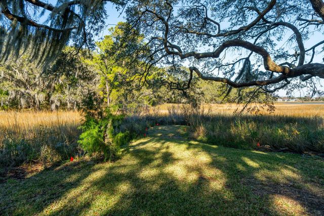 2000 Minott Street, Charleston, SC 29412