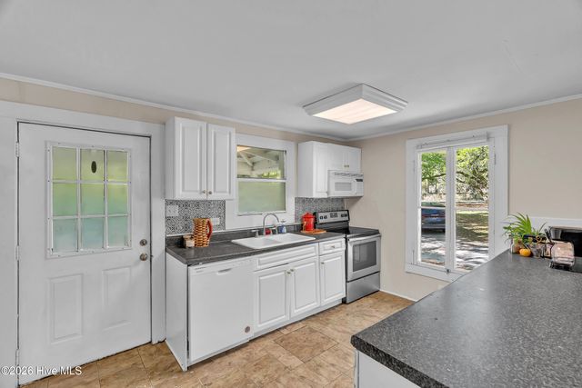 102 Ned Lane, Swansboro, NC 28584