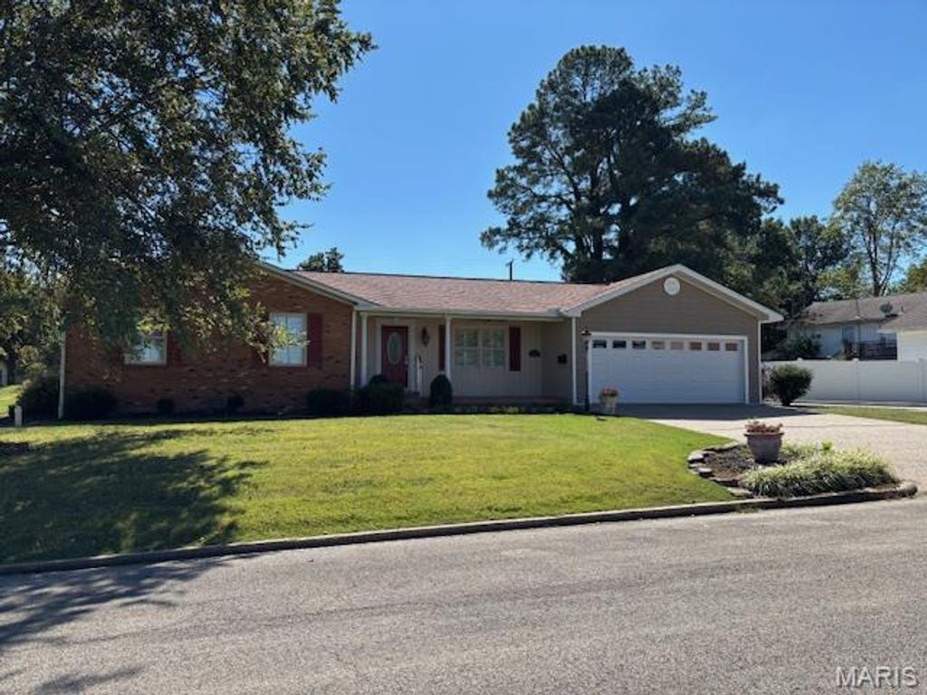 909 Saddle Spur Rd, Dexter, MO 63841