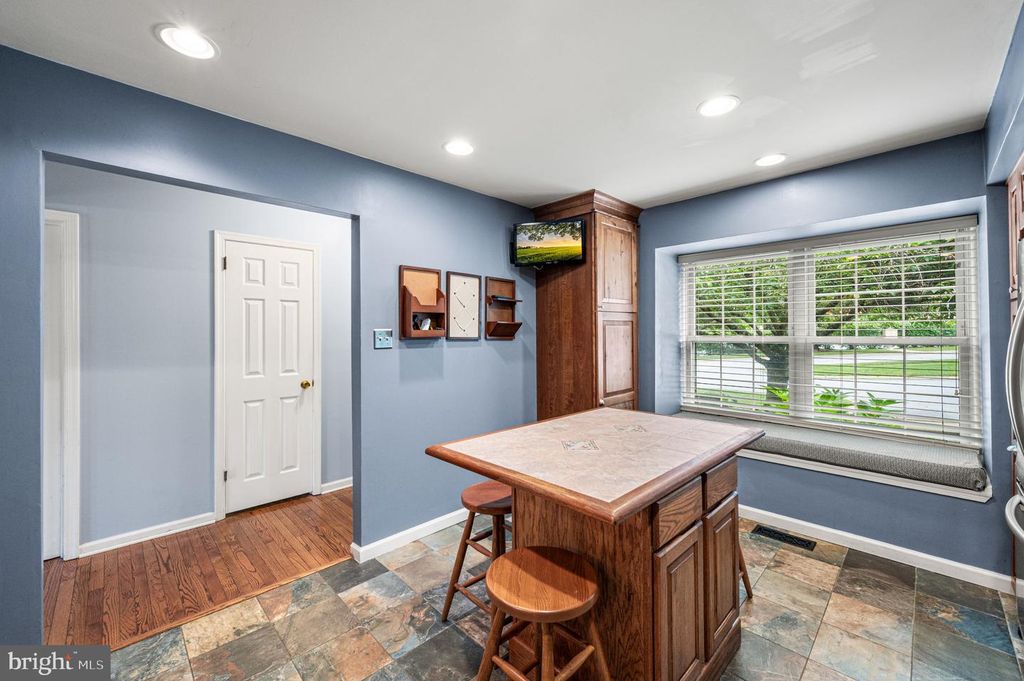 604 SHROPSHIRE DR, WEST CHESTER, PA 19382 — photo 4