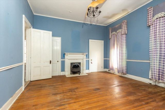 195 N WALTHALL ST, Holly Springs, MS 38635