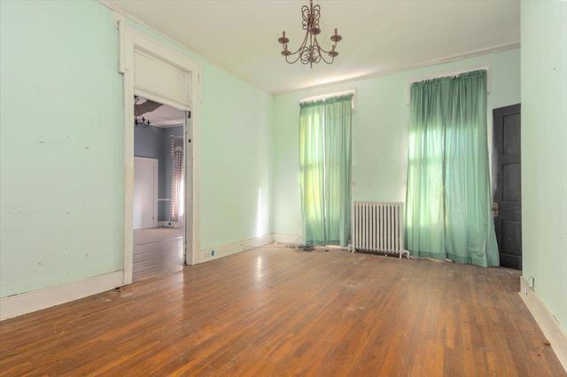 195 N WALTHALL ST, Holly Springs, MS 38635