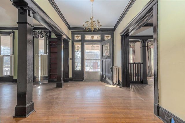 195 N WALTHALL ST, Holly Springs, MS 38635