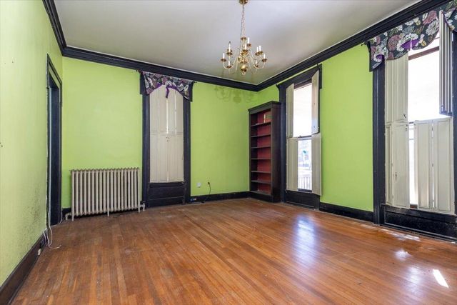 195 N WALTHALL ST, Holly Springs, MS 38635