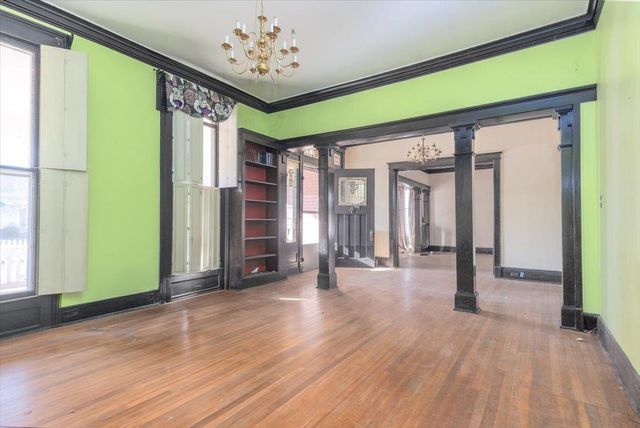 195 N WALTHALL ST, Holly Springs, MS 38635