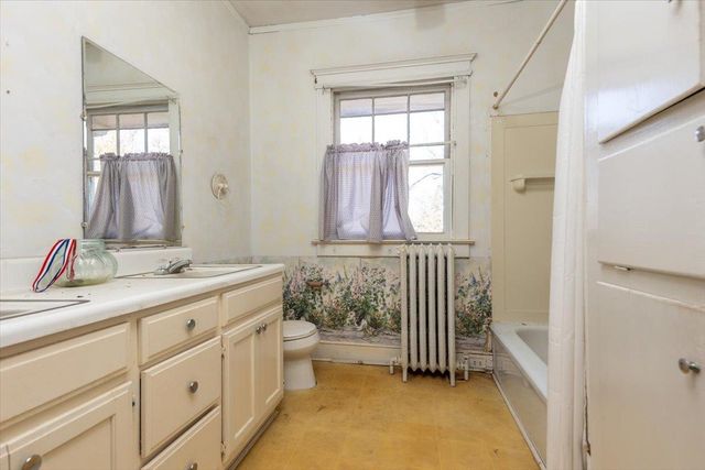 195 N WALTHALL ST, Holly Springs, MS 38635