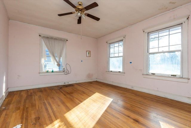 195 N WALTHALL ST, Holly Springs, MS 38635