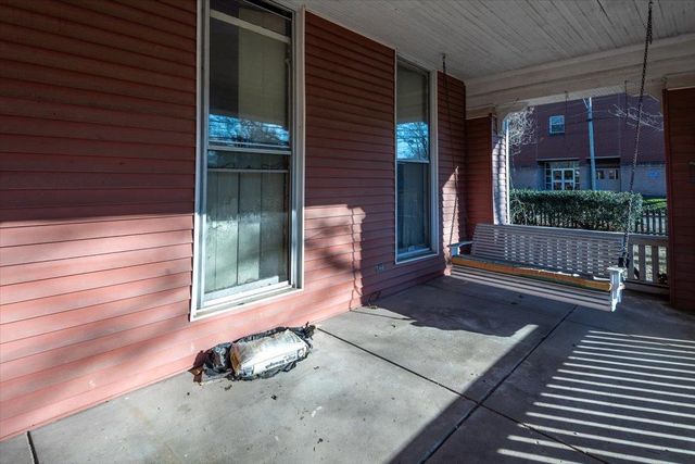 195 N WALTHALL ST, Holly Springs, MS 38635