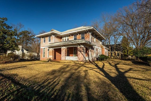 195 N WALTHALL ST, Holly Springs, MS 38635