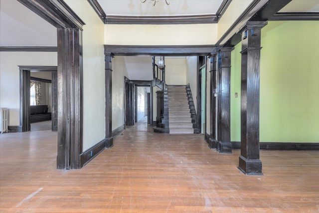 195 N WALTHALL ST, Holly Springs, MS 38635