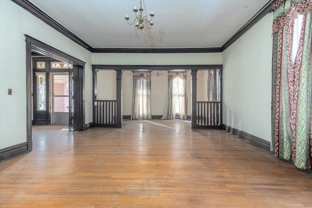 195 N WALTHALL ST, Holly Springs, MS 38635