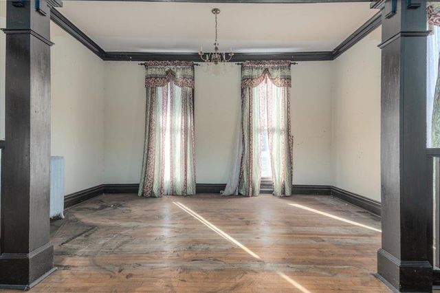 195 N WALTHALL ST, Holly Springs, MS 38635