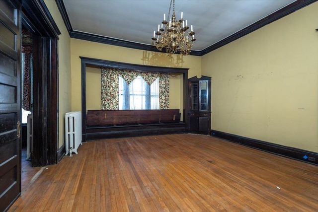 195 N WALTHALL ST, Holly Springs, MS 38635