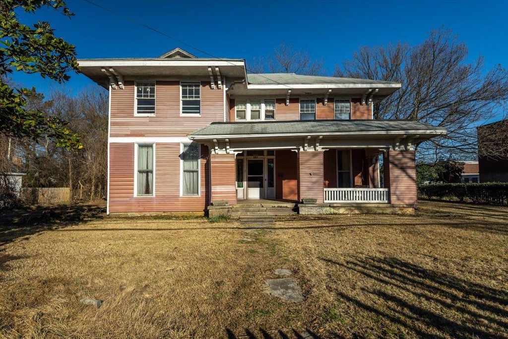 195 N WALTHALL ST, Holly Springs, MS 38635