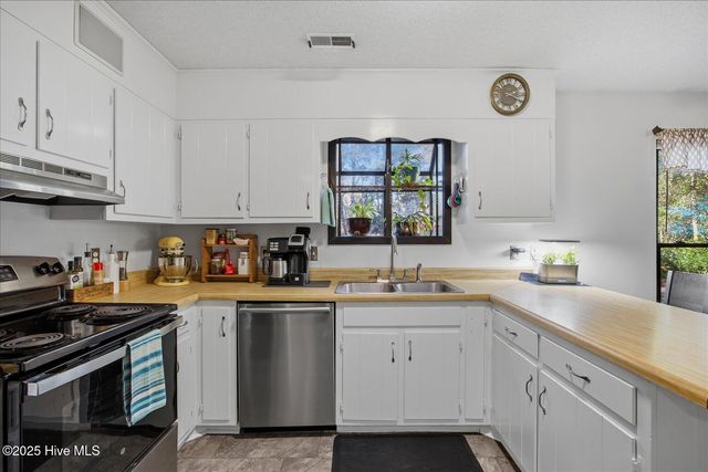 3402 Sparrow Hawk Court, Wilmington, NC 28409