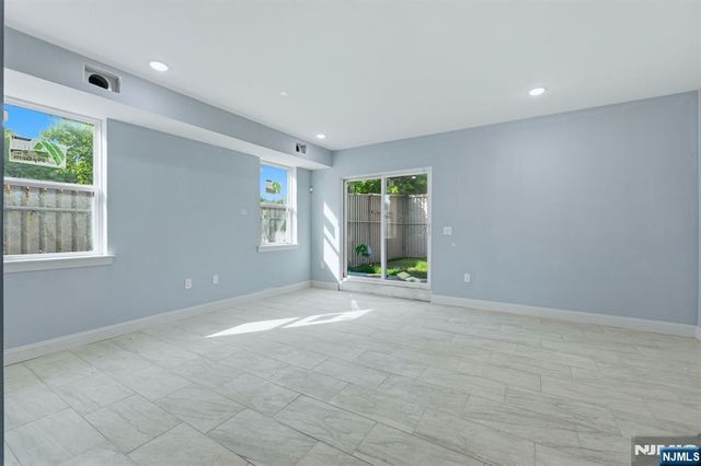 339 Court Street, Elizabeth, NJ 07206
