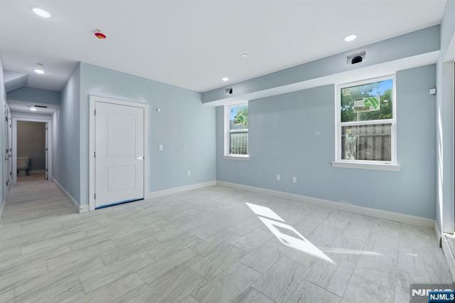 339 Court Street, Elizabeth, NJ 07206