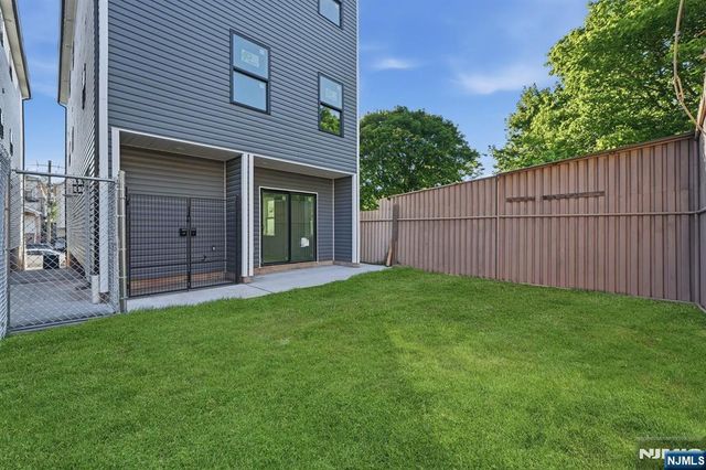 339 Court Street, Elizabeth, NJ 07206