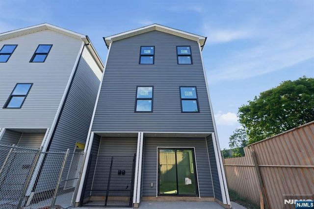 339 Court Street, Elizabeth, NJ 07206