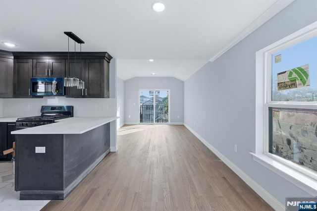 339 Court Street, Elizabeth, NJ 07206