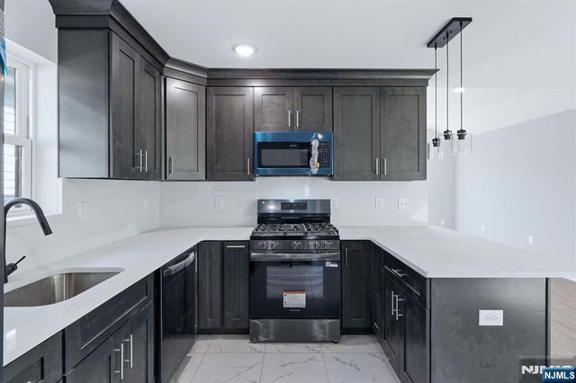 339 Court Street, Elizabeth, NJ 07206