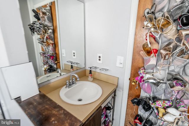 8 DICKENSON, Sicklerville, NJ 08081