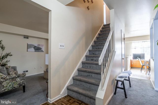 8 DICKENSON, Sicklerville, NJ 08081