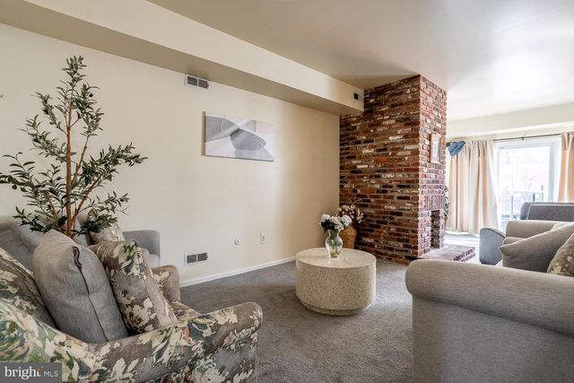 8 DICKENSON, Sicklerville, NJ 08081