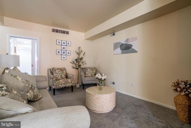 8 DICKENSON, Sicklerville, NJ 08081