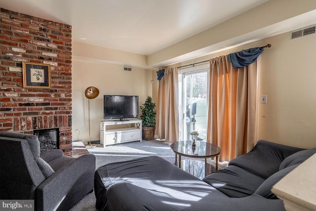 8 DICKENSON, Sicklerville, NJ 08081