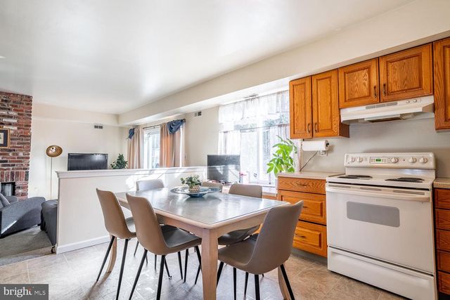 8 DICKENSON, Sicklerville, NJ 08081