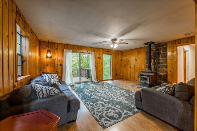 16184 Hickory Drive, Fayetteville, AR 72704