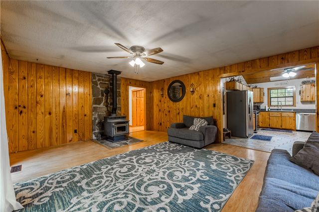 16184 Hickory Drive, Fayetteville, AR 72704