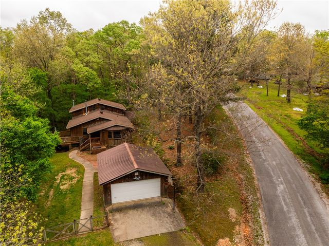 16184 Hickory Drive, Fayetteville, AR 72704
