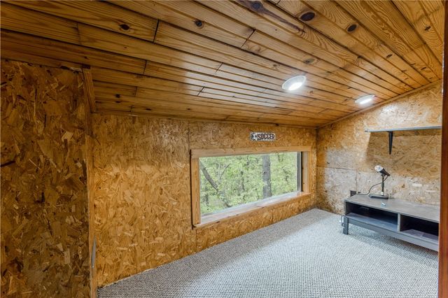 16184 Hickory Drive, Fayetteville, AR 72704