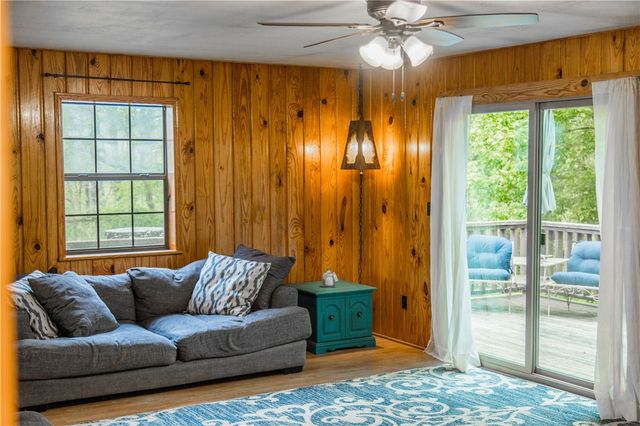 16184 Hickory Drive, Fayetteville, AR 72704