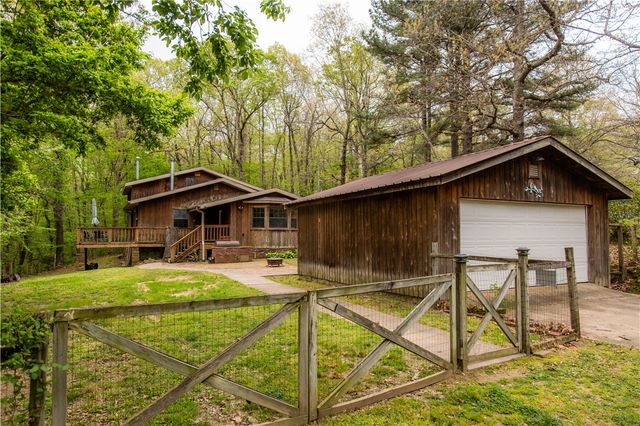 16184 Hickory Drive, Fayetteville, AR 72704