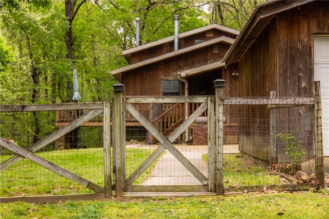 16184 Hickory Drive, Fayetteville, AR 72704