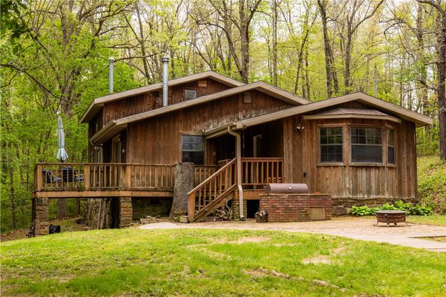 16184 Hickory Drive, Fayetteville, AR 72704