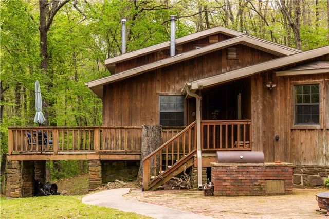 16184 Hickory Drive, Fayetteville, AR 72704