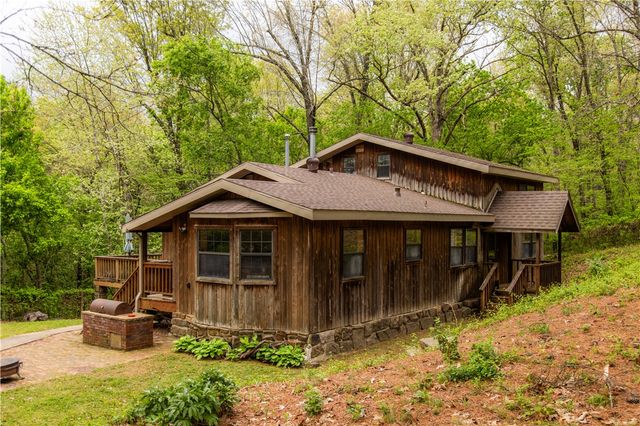 16184 Hickory Drive, Fayetteville, AR 72704