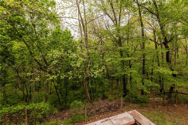 16184 Hickory Drive, Fayetteville, AR 72704