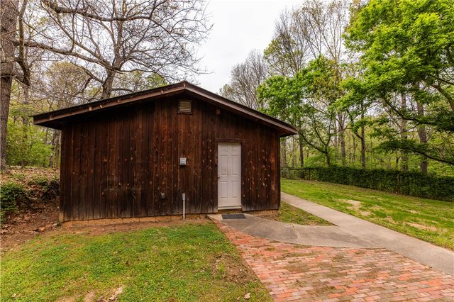 16184 Hickory Drive, Fayetteville, AR 72704